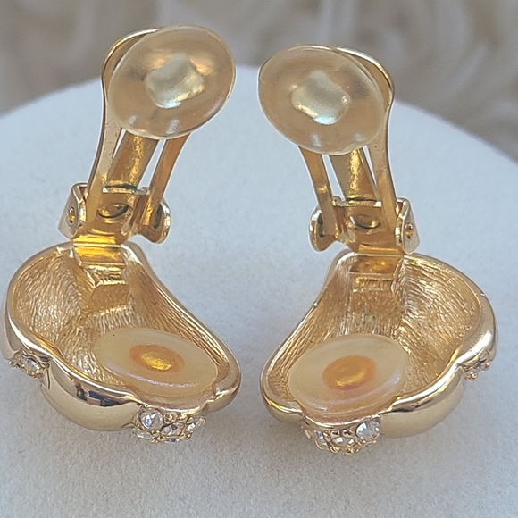 Vintage Christian Dior Gold-tone Clip-on Earrings- Excellent Condition - Picture 9 of 9